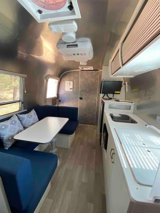 Modern Airstream with amazing view - 10 to 15 minutes from Kings Canyon National Park, Dunlap