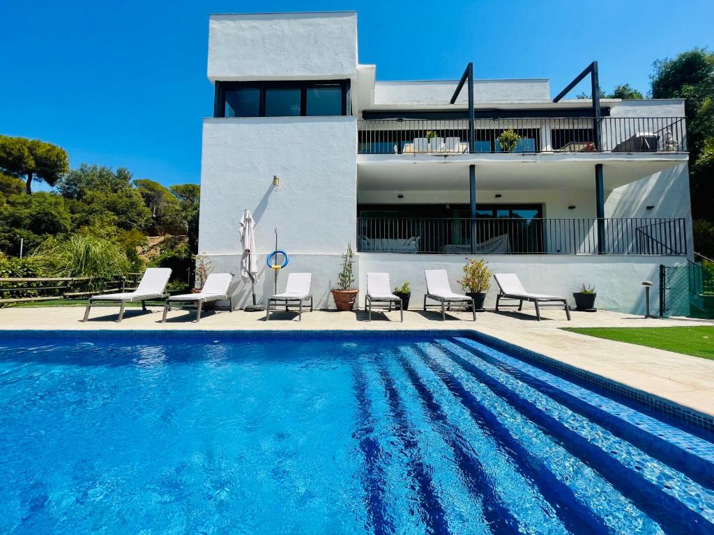 Villa Kubik by Costabravaway - 1