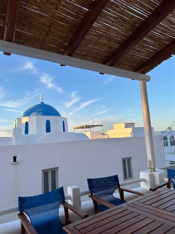 Harry’s studio, Nausa