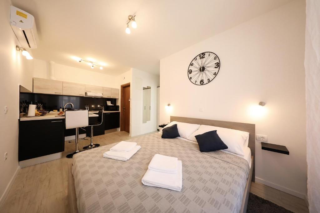 Piccola Pyrotima, Zadar