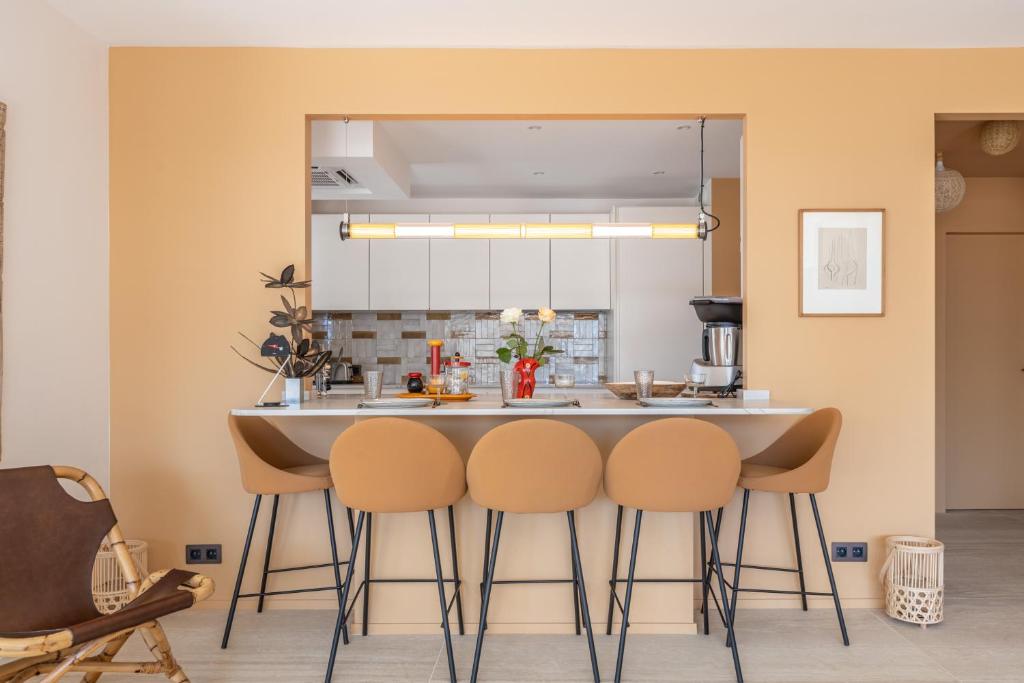 LB Vacation Rentals I A short Stroll to Palais, Beach, Terrace & Seaview - 3