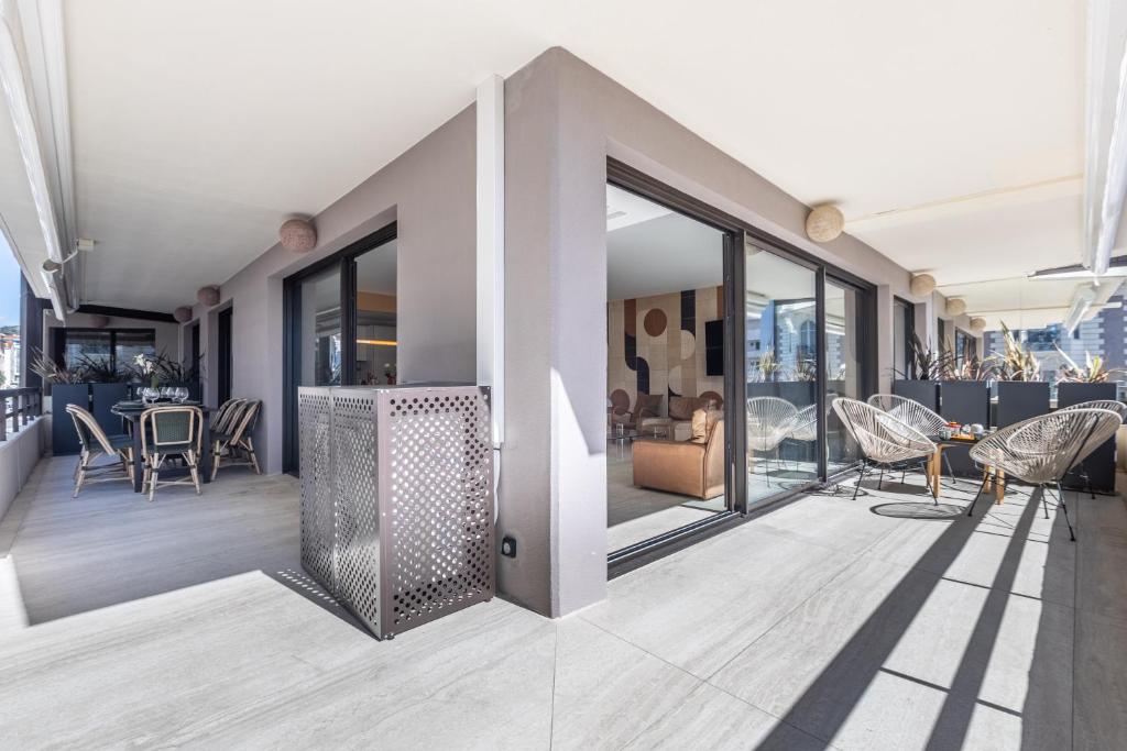 LB Vacation Rentals I A short Stroll to Palais, Beach, Terrace & Seaview - 4