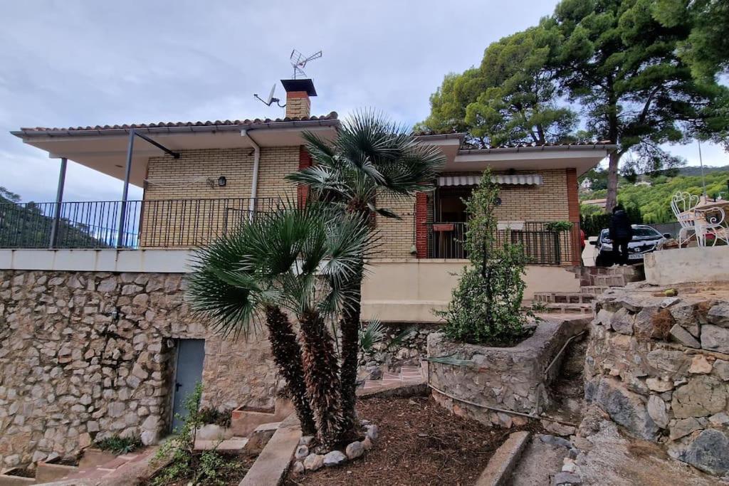 casa y piscina en un parque natural - 1