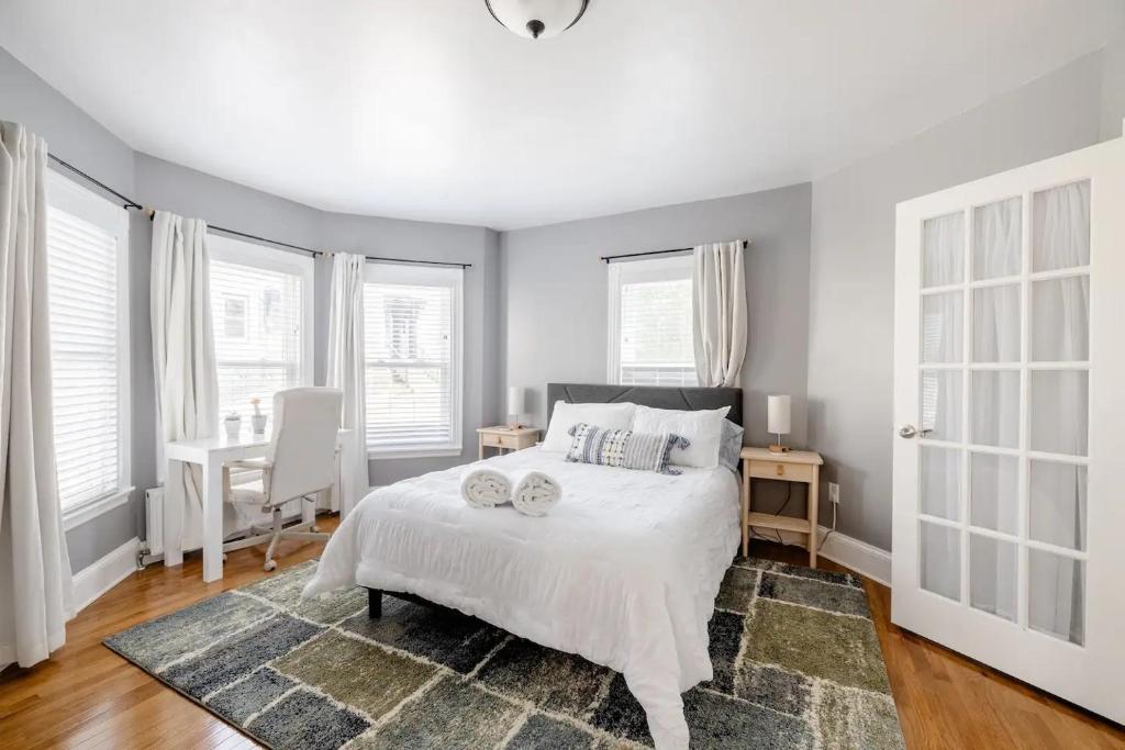 Bright Spacious Apartment - 2 BR 2 BA, Portland