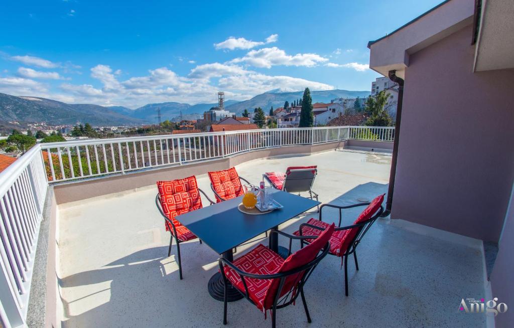 Spacious apartment overlooking Mostar - 1