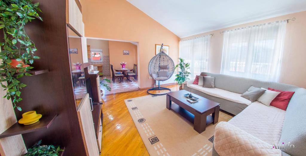 Spacious apartment overlooking Mostar - 2