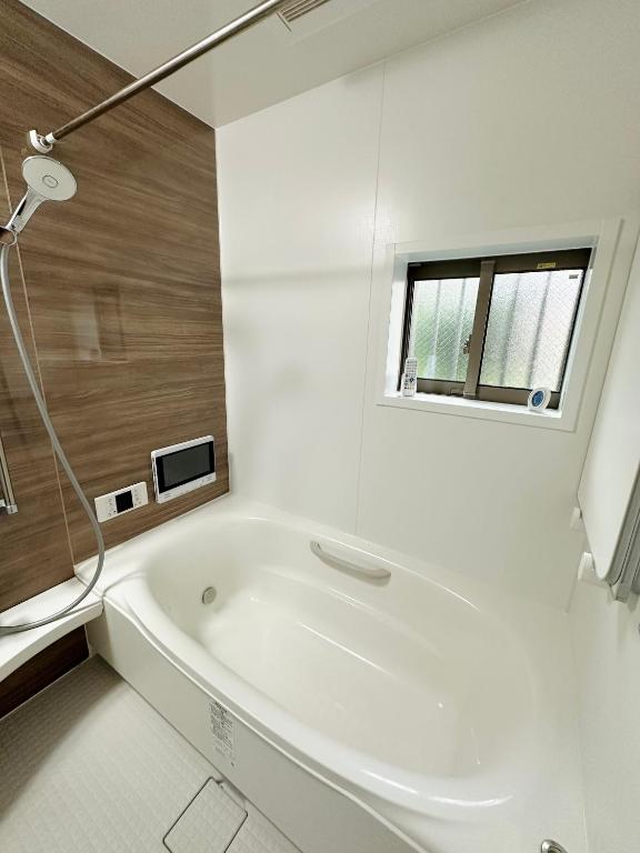 Bon House Kanamachi Direct to Sensoji Skytree Disneyland Airport Free Parking Reservation Required