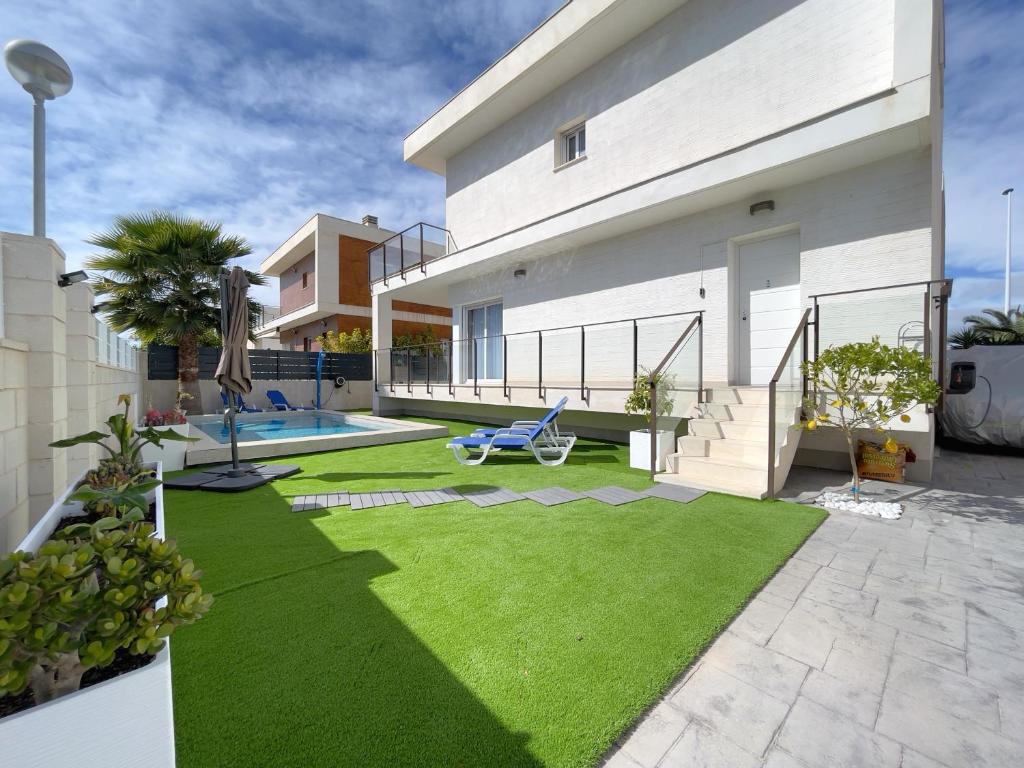 Perfect Getaway Villa - 2