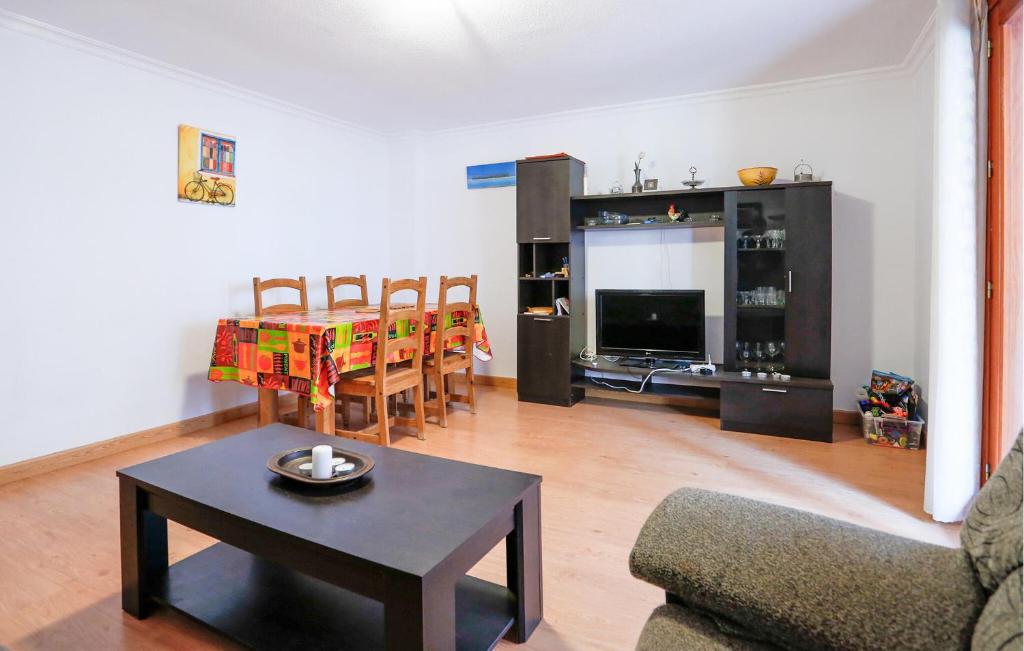 2 Bedroom Amazing Apartment In Torrevieja - 3