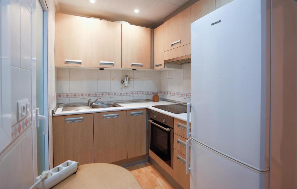 2 Bedroom Amazing Apartment In Torrevieja - 4
