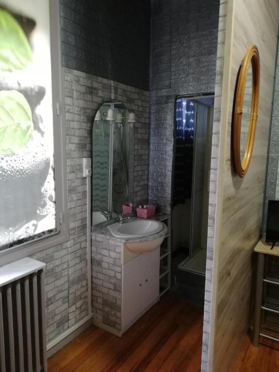 Chambre avec douche - 4