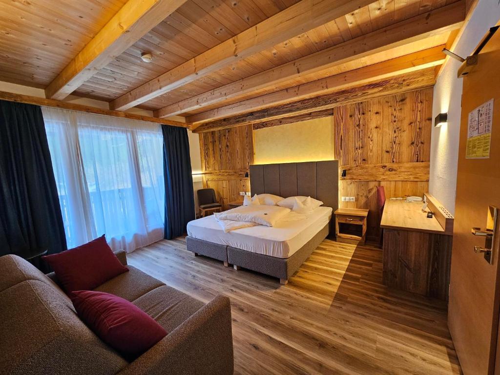 Hotel Mirabel - 3