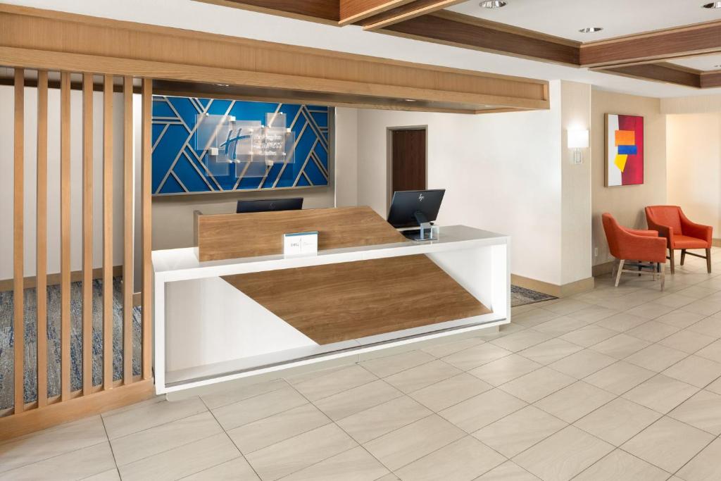 ホリデイ イン エクスプレス ホテル ＆ スイーツ チェリー ヒルズ バイ IHG (Holiday Inn Express Hotel & Suites Cherry Hills By IHG) 外観
