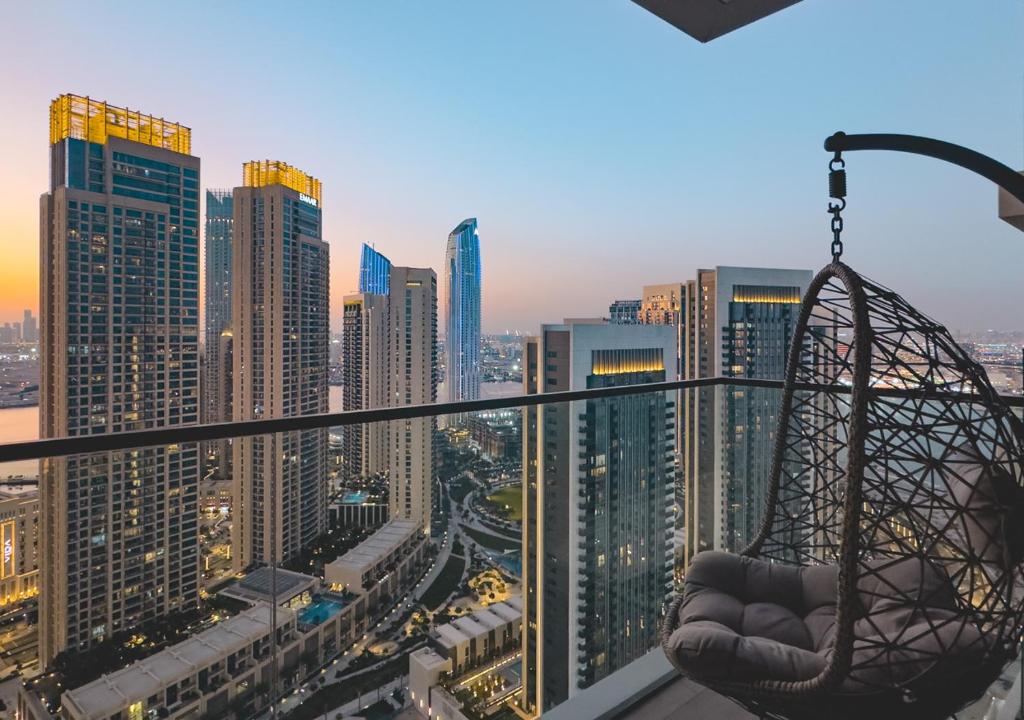 Lux 1BR Apartment with Amazing view in Palace Residences Creek Harbor, Dubái