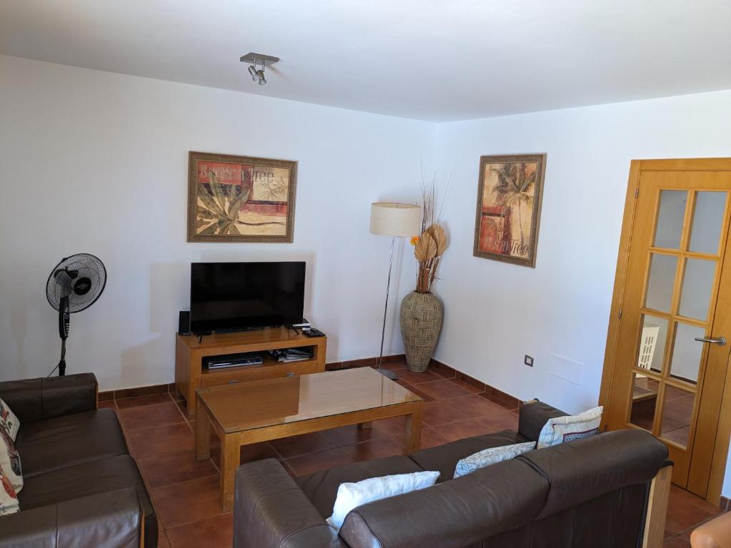 Luxury Villa with heated pool in Corralejo - 3