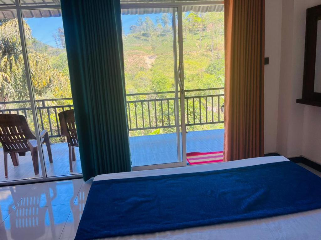 Tea Pick View Ella, Ella