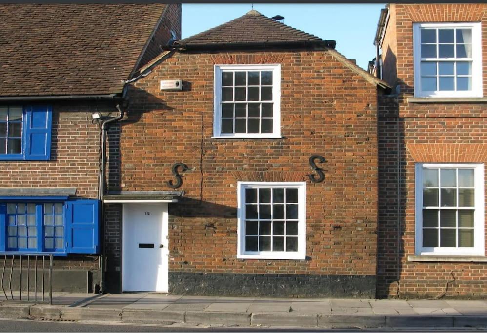 Grade II listed cottage - Free Parking, Salisbury