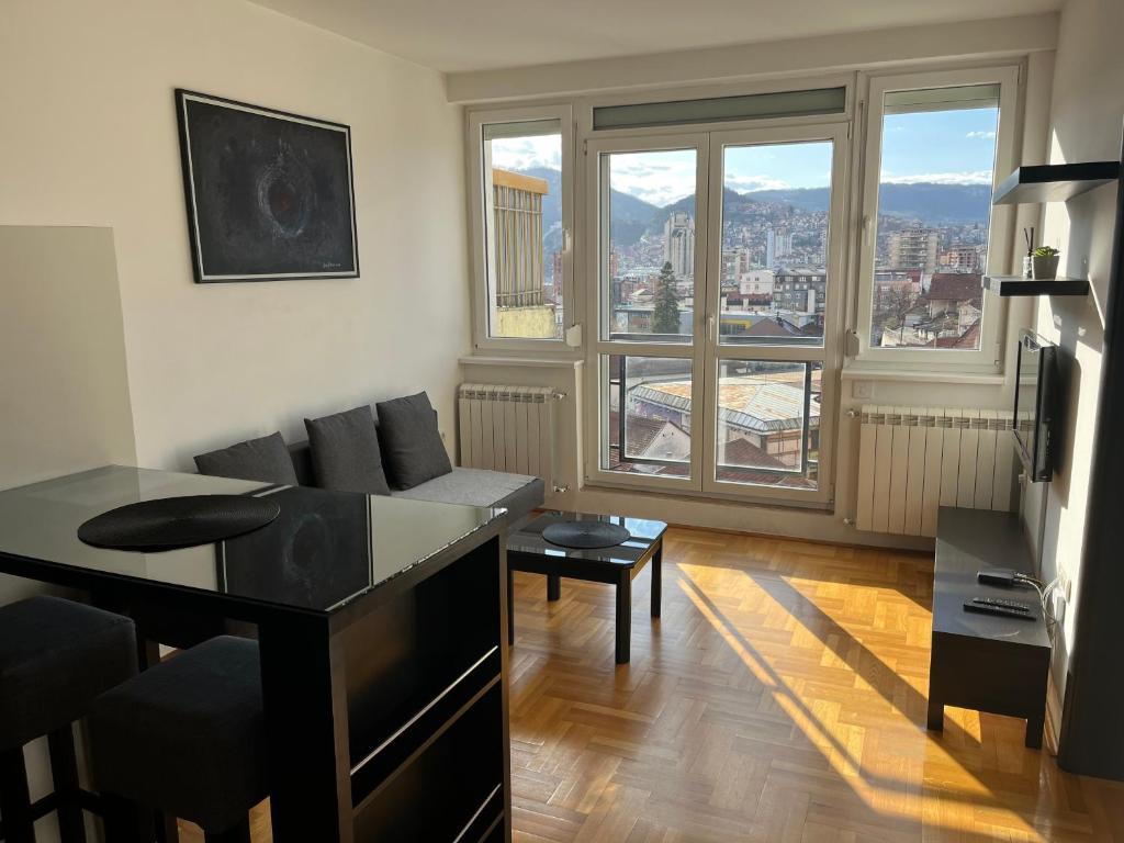 Penthouse, Užice