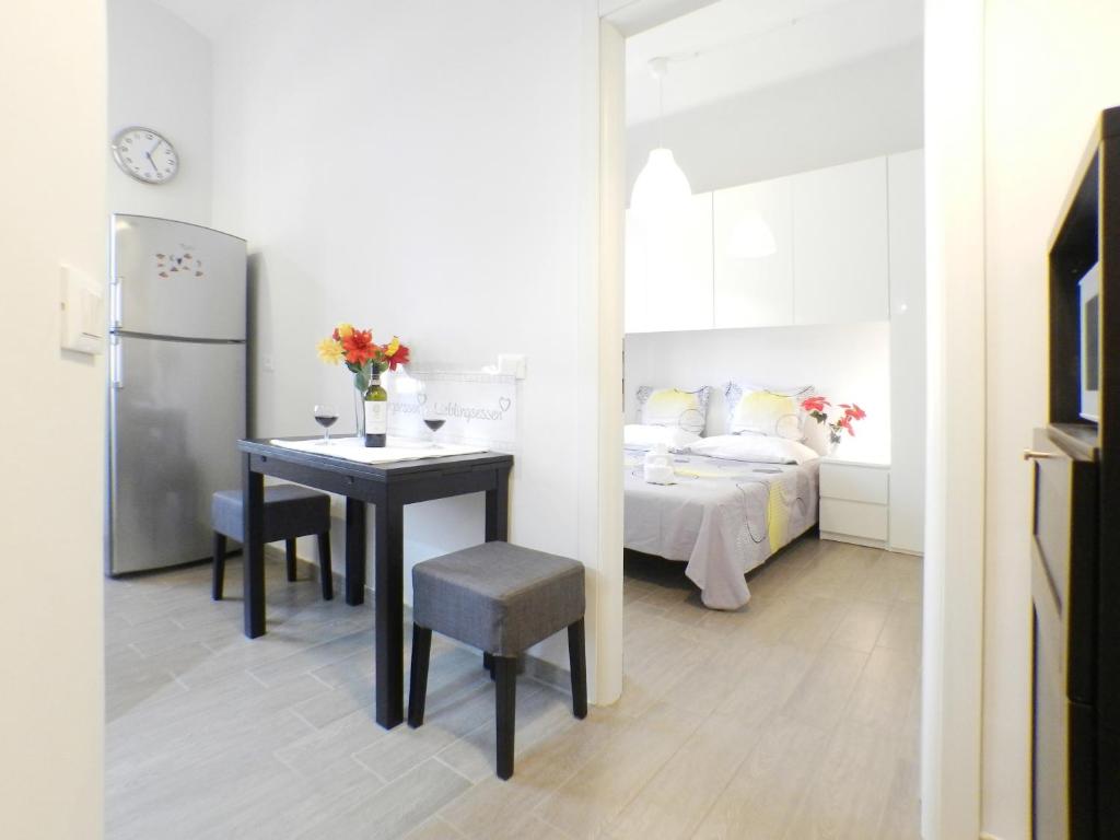 Movie Apartment - 4