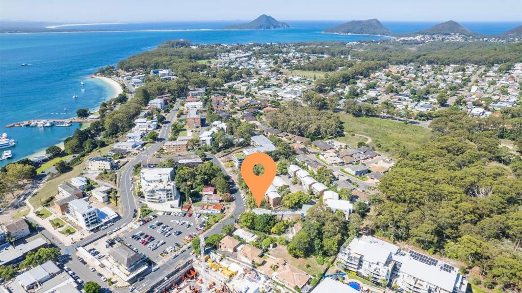 Sunset Towers, 1-25 Donald St- in the heart of town with Wi-Fi and Air Con, Nelson Bay