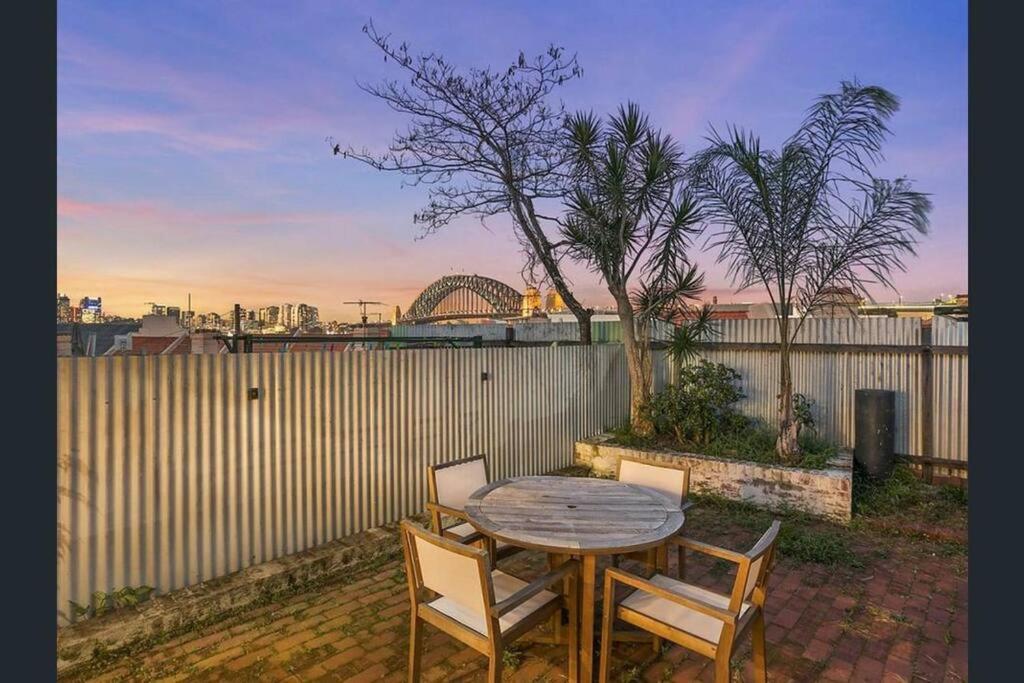 The Views - Uninterrupted Sydney Harbour Bridge, Sydney