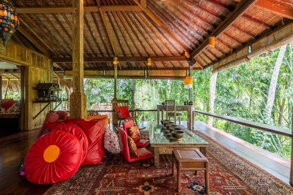 A stunning antique style &#038; a nature sanctuary