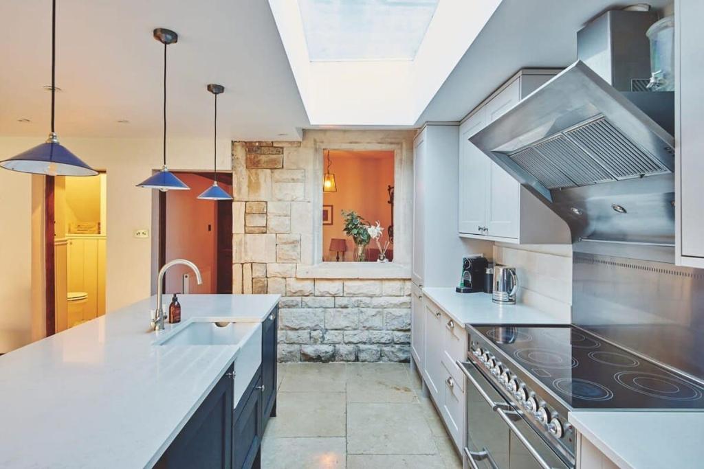 Large Stylish Luxury Cotswold Cottage - ideal for families, w/ EV charging photo 7