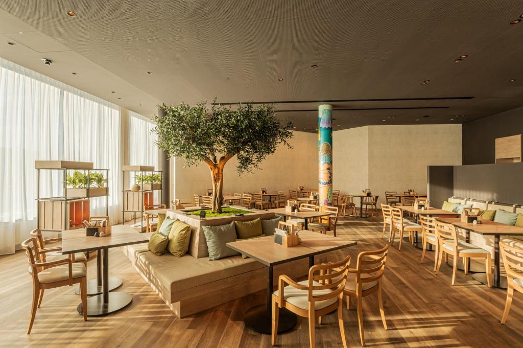 Restaurant, IntercityHotel Lübeck in Lubeck