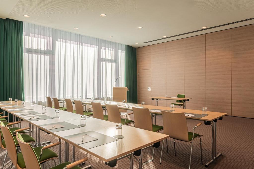 Highly rated by business travelers