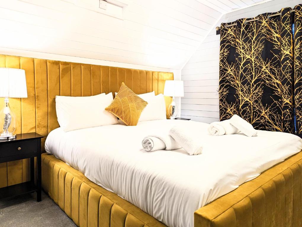 Lugh 9 - Hot Tub-Perth-Pets-Luxury-Hunting Tower, Perth