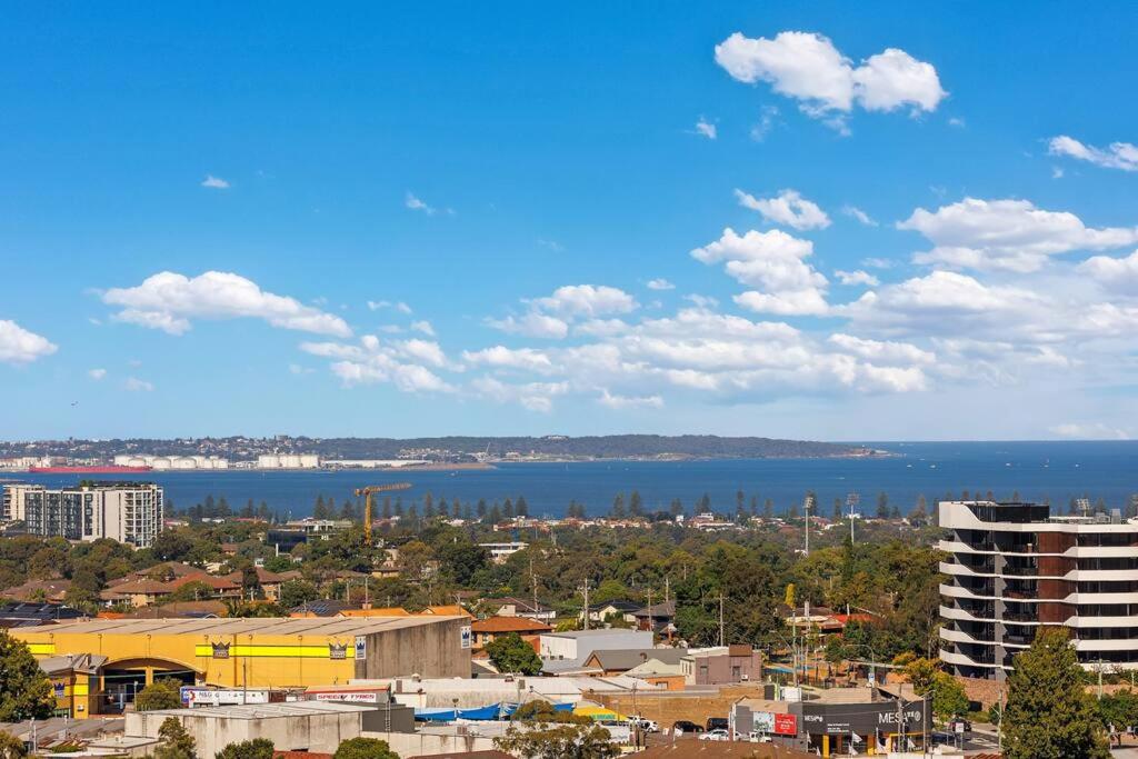 Sky-view 2B2B1G in Hurstville -1 min to Westfield, Sydney