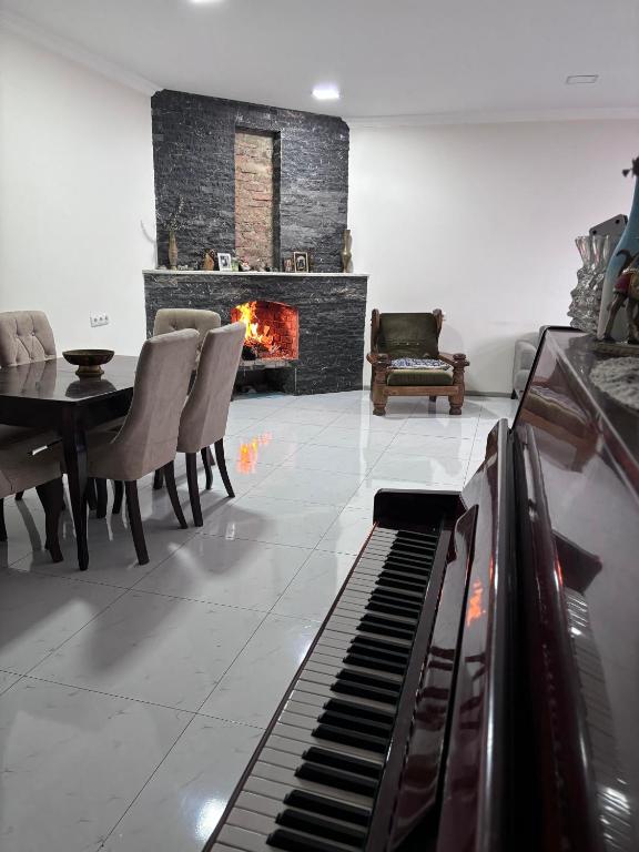 Friendly House, Achalciche