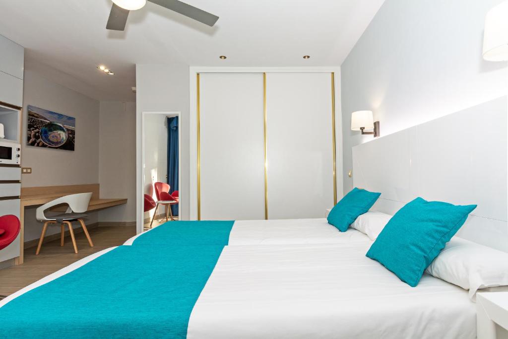 Apartamentos Panorama Adults Only — Hotel rooms in Puerto del Carmen, Canary Islands