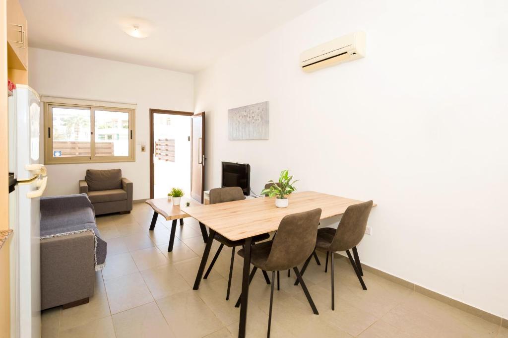 Bowker Apartment, Protaras