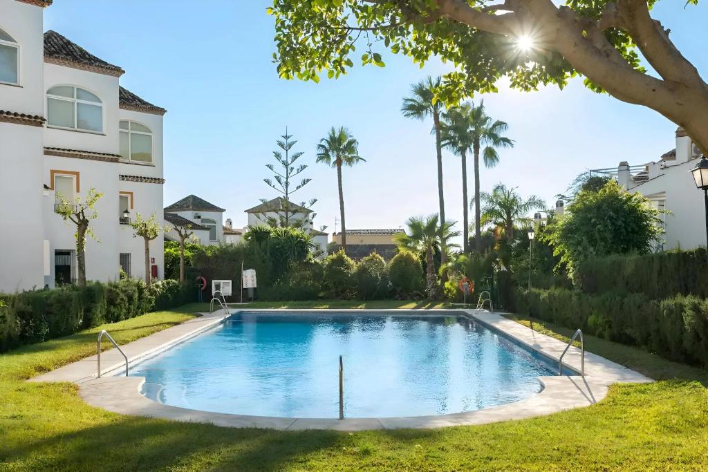 The Marbella Beach House - 4min Walk to the Sea - 2