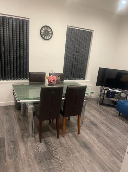 Warm Chiltern House, Luton