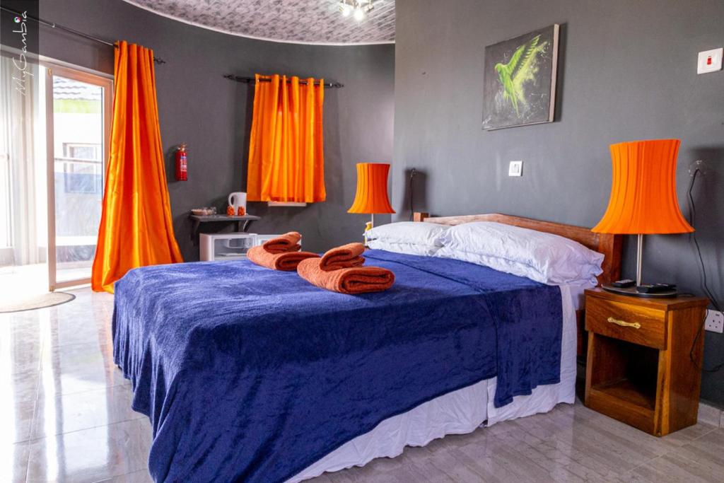 Room - Sleeps 3 - Balcony - Pool - Parking, Bakau