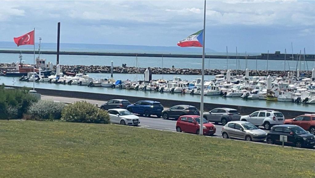 Front de mer avec vue sur le port - 1