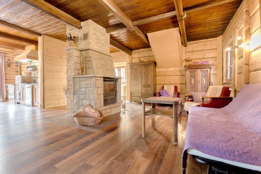 деревянный интерьер. Wood estate. Wooden house деревянный дом. как реставрировать каменный камин в сталинке. дома стамбула с большой кухней и гостиной.