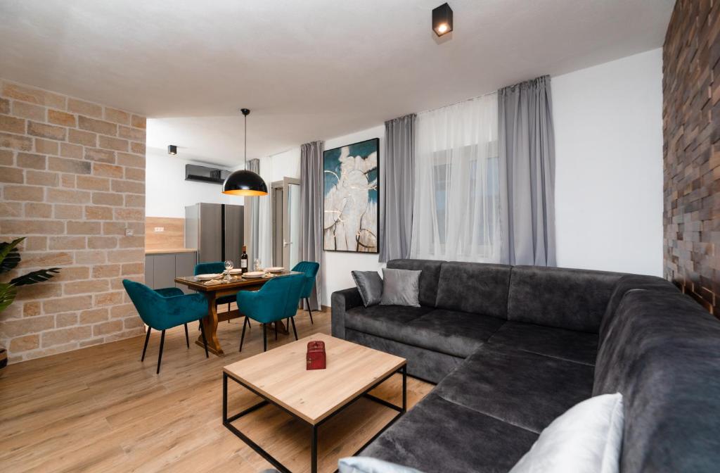 PENTHOUSE4FOUR - Apartments4You Supetar - brand NEW 2-BR - 200 meters from the beach - free parking - beautiful terrace - BURALUX properties, Supetar