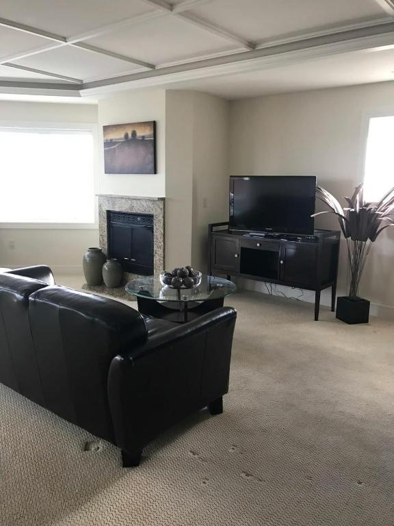 Corner suite at Peninsula Bay Resort awaits, Traverse City