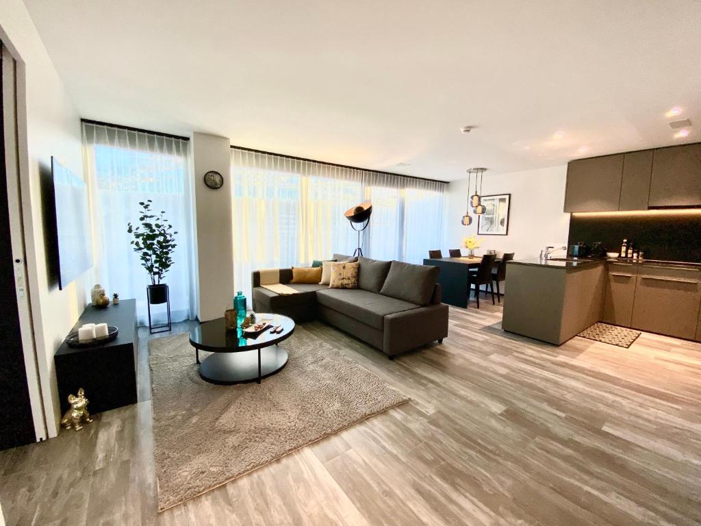 GLAD Spot: Zurich - Central - Design - Netflix, Curych