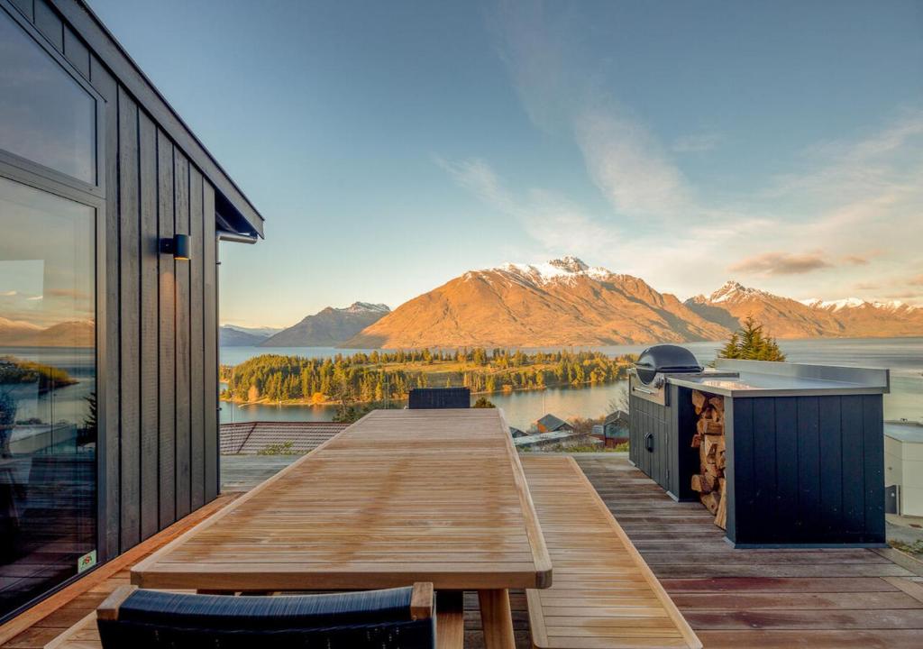 Fernlea - Luxury Holiday Home by MajorDomo, Queenstown