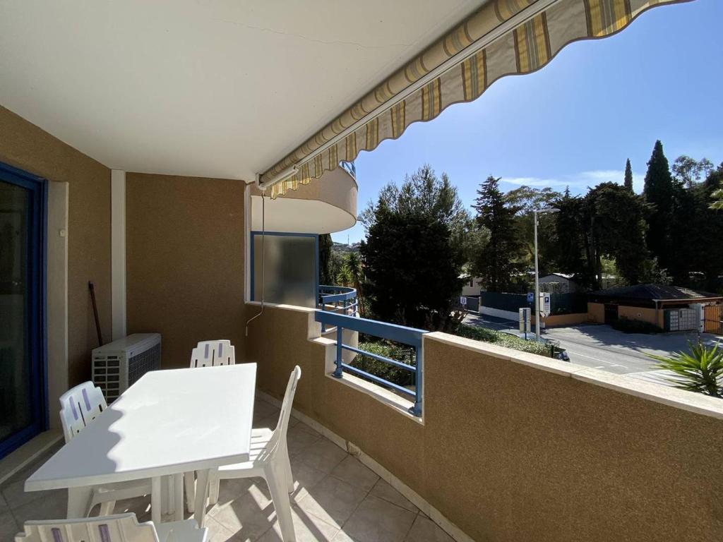 Appartement climatisé avec terrasse, proche plage et commerces, parking inclus, WiFi, classé 3* - FR-1-100-332 - 2