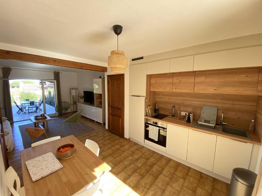 Mazet rénové avec piscine, tennis, 2 terrasses à Cavalaire-sur-Mer. - FR-1-100-333 - 3