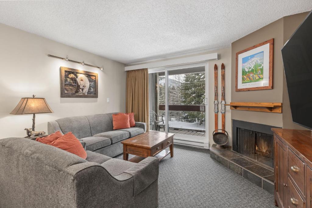 Whistler Tantalus Resort Lodge room