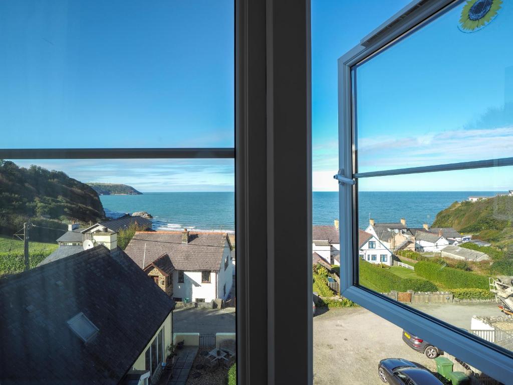 Golygfa Mor Tresaith, Tresaith