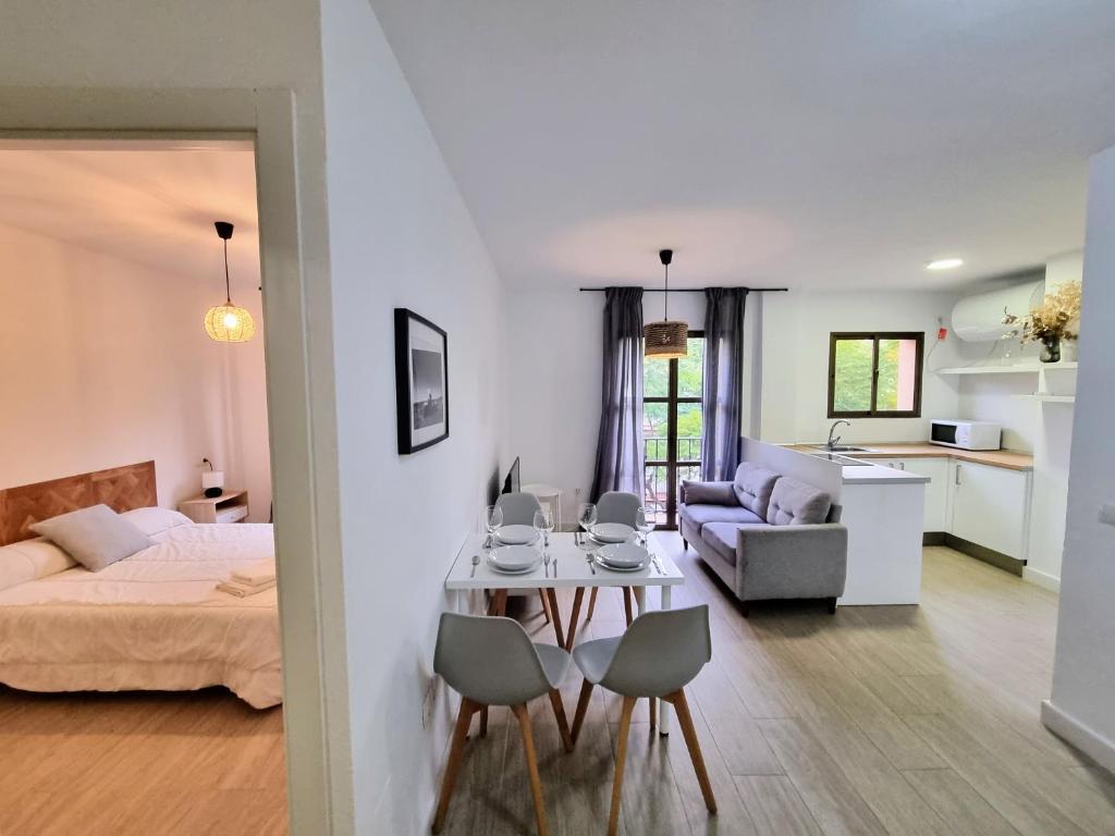 San Isidro City Center & Beach Apartments - 1