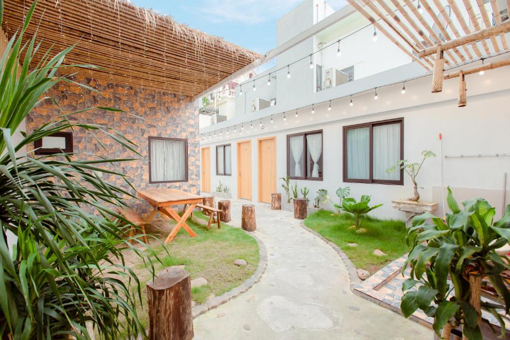 Nhà Mình Homestay Hạ Long