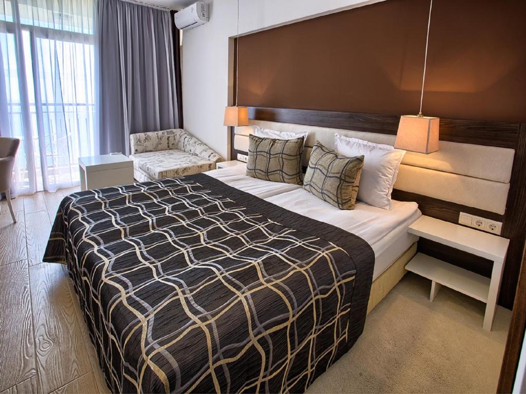 Luna Beach Hotel - All Inclusive — Hotel rooms in Golden Sands, Varna Region